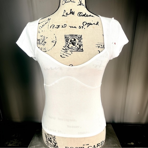 🔴 5 for $10 Urban Outfitters White Ribbed Viscose Top Short Sleeve Size M - Picture 1 of 7